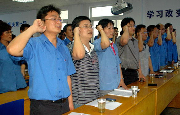 兴发娱乐召开纪念建党九十周年党员大会